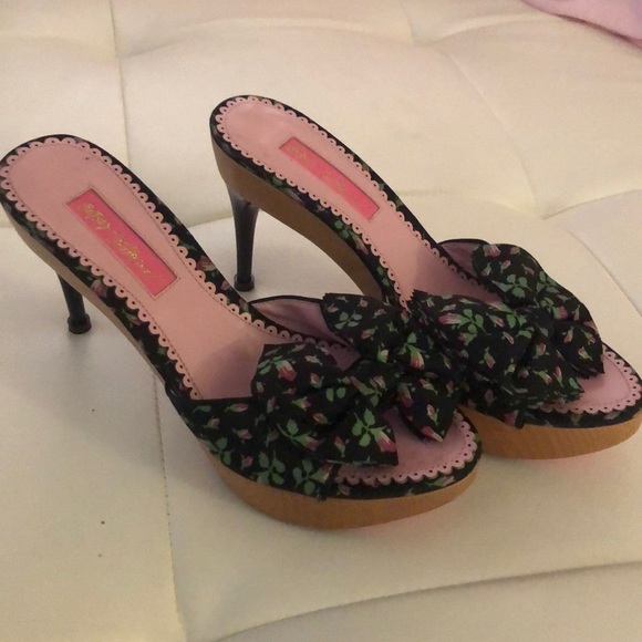 betsey johnson kitten heels